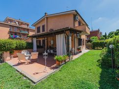 Casa Bi/Trifamiliare in Residenziale