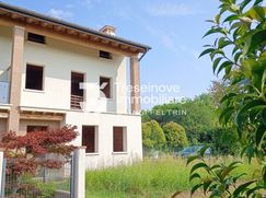 Casa Bi/Trifamiliare in Residenziale