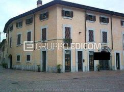 Negozio/Locale commerciale in Commerciale