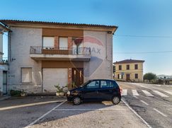 Casa Bi/Trifamiliare in Residenziale