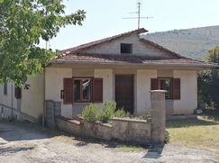 Casa Bi/Trifamiliare in Residenziale