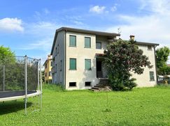 Casa Bi/Trifamiliare in Residenziale