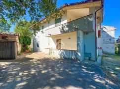 Casa Bi/Trifamiliare in Residenziale