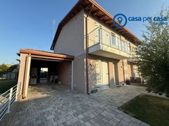Casa Bi/Trifamiliare in Residenziale