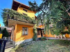Casa Bi/Trifamiliare in Residenziale