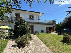 Casa Bi/Trifamiliare in Residenziale