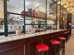 Attività/Licenza (con o senza mura) in Commerciale