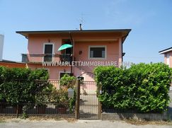 Casa Bi/Trifamiliare in Residenziale