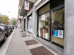 Attività/Licenza (con o senza mura) in Commerciale