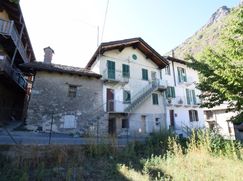 Casa Bi/Trifamiliare in Residenziale