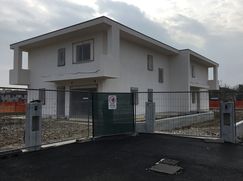 Casa Bi/Trifamiliare in Residenziale