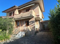 Casa Bi/Trifamiliare in Residenziale