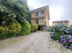 Casa Bi/Trifamiliare in Residenziale