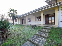 Casa Bi/Trifamiliare in Residenziale