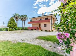 Casa Bi/Trifamiliare in Residenziale