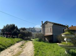 Casa Bi/Trifamiliare in Residenziale