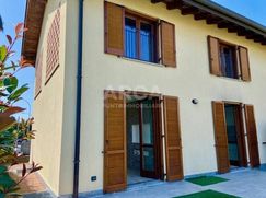 Casa Bi/Trifamiliare in Residenziale