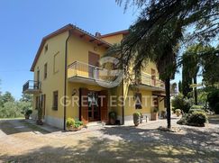 Casa Bi/Trifamiliare in Residenziale