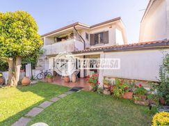 Casa Bi/Trifamiliare in Residenziale