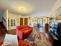Casa Bi/Trifamiliare in Residenziale