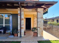 Casa Bi/Trifamiliare in Residenziale