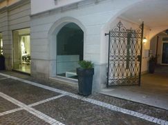 Negozio/Locale commerciale in Commerciale