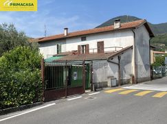 Casa Bi/Trifamiliare in Residenziale