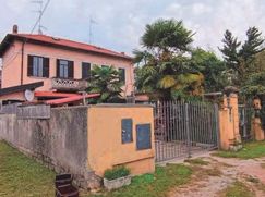 Casa Bi/Trifamiliare in Residenziale