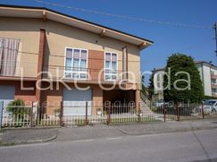 Casa Bi/Trifamiliare in Residenziale