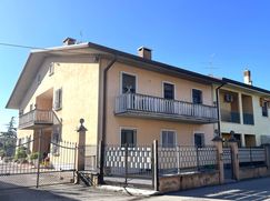 Casa Bi/Trifamiliare in Residenziale