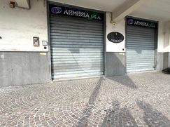 Negozio/Locale commerciale in Commerciale