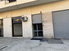 Negozio/Locale commerciale in Commerciale