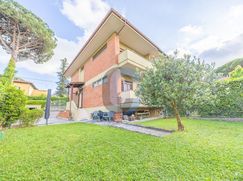 Casa Bi/Trifamiliare in Residenziale