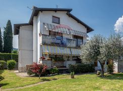 Casa Bi/Trifamiliare in Residenziale