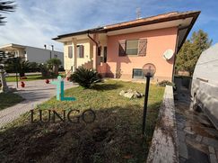 Casa Bi/Trifamiliare in Residenziale
