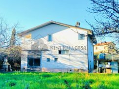 Casa Bi/Trifamiliare in Residenziale