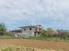 Casa Bi/Trifamiliare in Residenziale