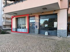 Negozio/Locale commerciale in Commerciale