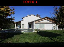 Casa Bi/Trifamiliare in Residenziale
