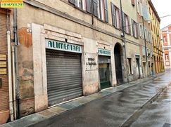 Negozio/Locale commerciale in Commerciale