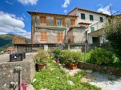 Casa Bi/Trifamiliare in Residenziale