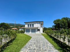 Casa Bi/Trifamiliare in Residenziale