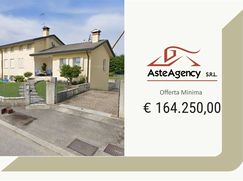 Casa Bi/Trifamiliare in Residenziale
