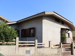 Casa Bi/Trifamiliare in Residenziale