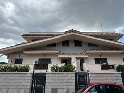 Casa Bi/Trifamiliare in Residenziale