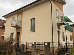 Casa Bi/Trifamiliare in Residenziale