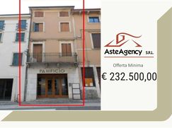 Casa Bi/Trifamiliare in Residenziale