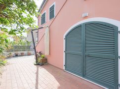 Casa Bi/Trifamiliare in Residenziale