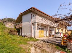 Casa Bi/Trifamiliare in Residenziale