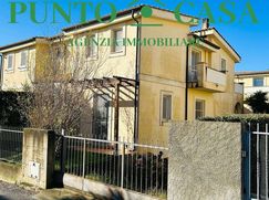 Casa Bi/Trifamiliare in Residenziale